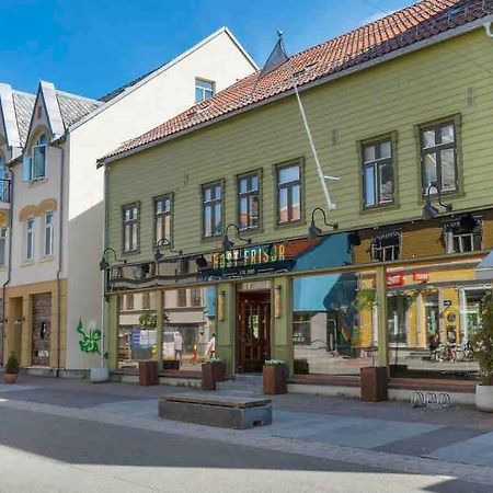 Ditt Private Hotellrom Тромсё Экстерьер фото